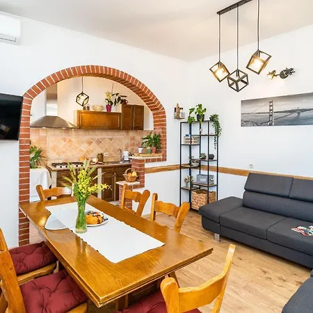 Vikendica Cozy In Drvenik With Kitchen