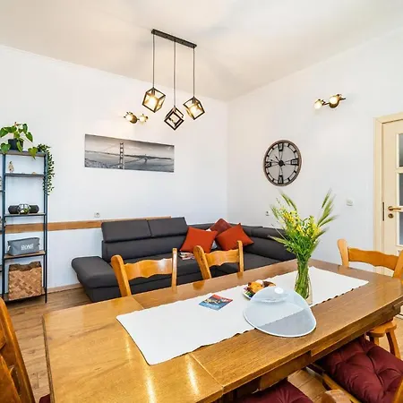 Cozy In Drvenik With Kitchen