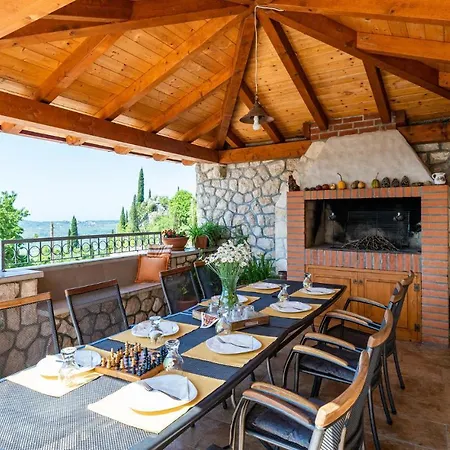 Cozy In Drvenik With Kitchen Hébergement de vacances Čilipi