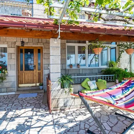 Nyaraló Cozy In Drvenik With Kitchen *