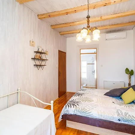 Cozy In Drvenik With Kitchen *