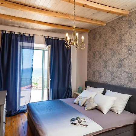 Cozy In Drvenik With Kitchen Čilipi