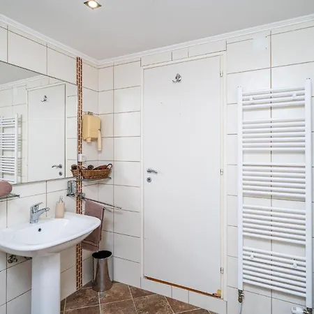 Cozy In Drvenik With Kitchen