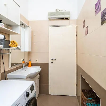 Cozy In Drvenik With Kitchen Nyaraló Čilipi